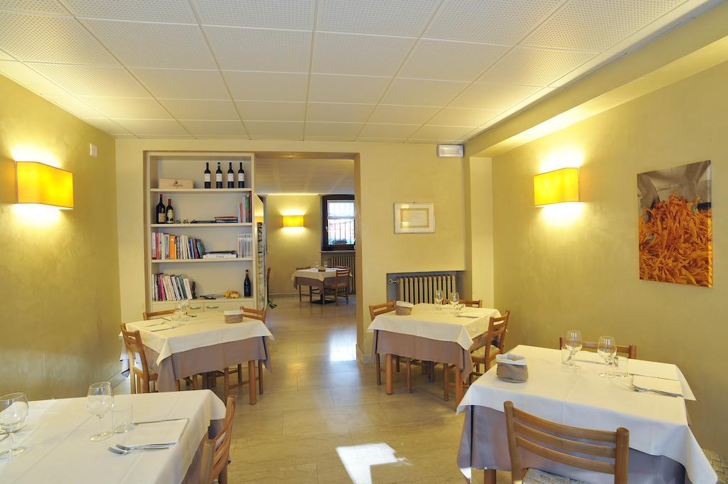 Albergo Croce D'Oro Dolcè Extérieur photo