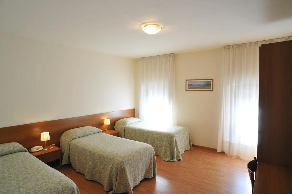 Albergo Croce D'Oro Dolcè Extérieur photo