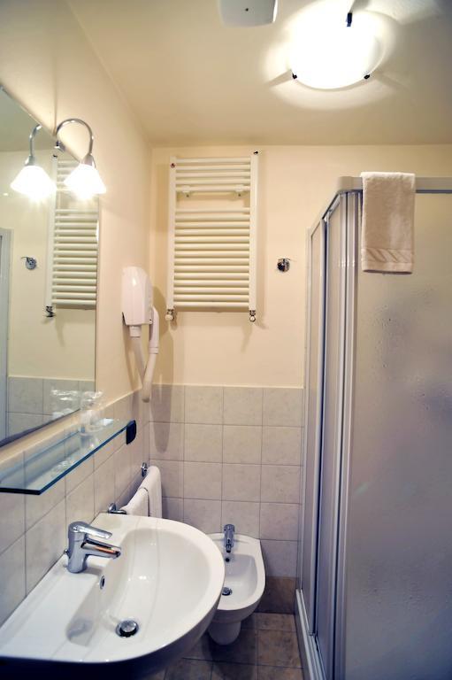 Albergo Croce D'Oro Dolcè Extérieur photo